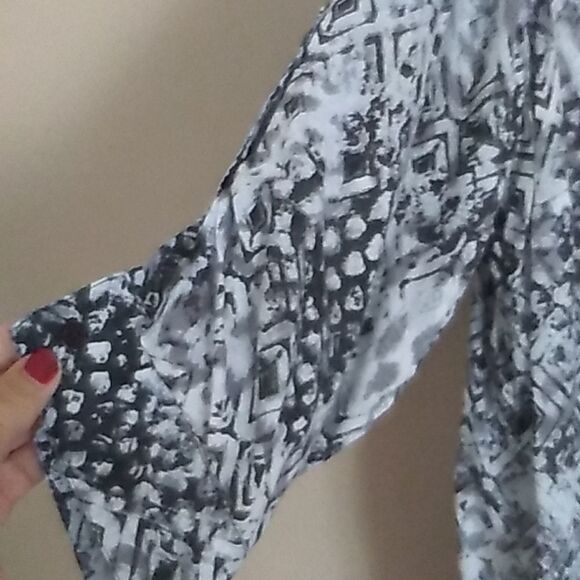 Gloria Vanderbilt button up top - Picture 7 of 14